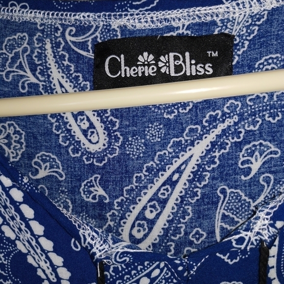 New Classy Blue print top - Picture 4 of 7